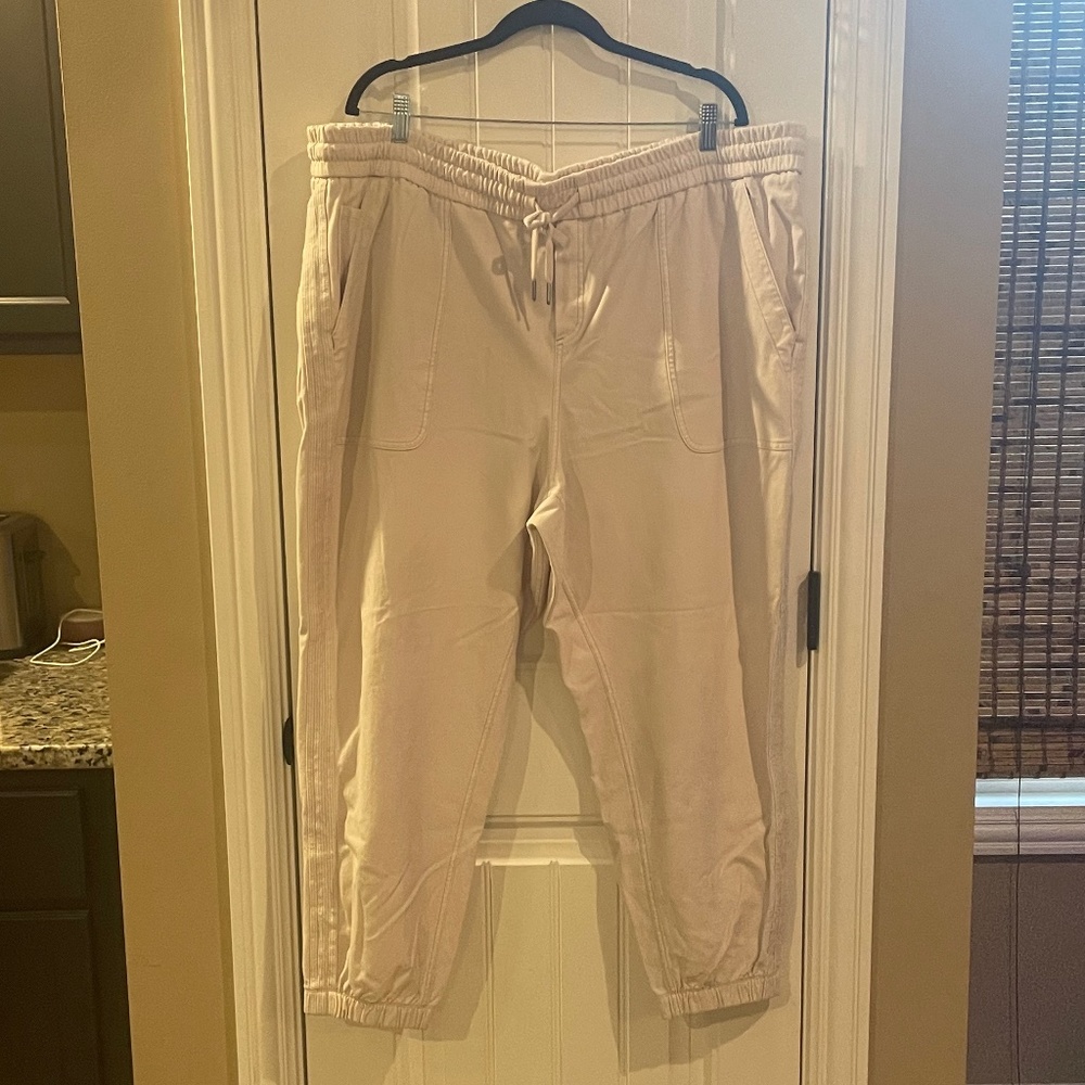 Athleta Farallon Jogger; Ivory; Plus Size 3X